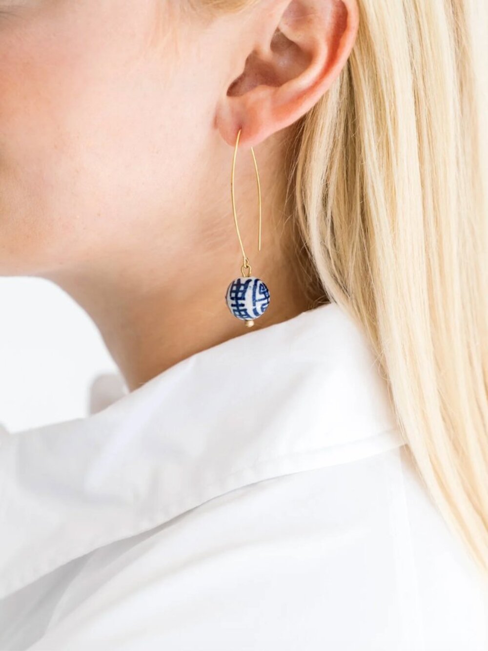 Susan Shaw Blue & White threader earrings (NWT)